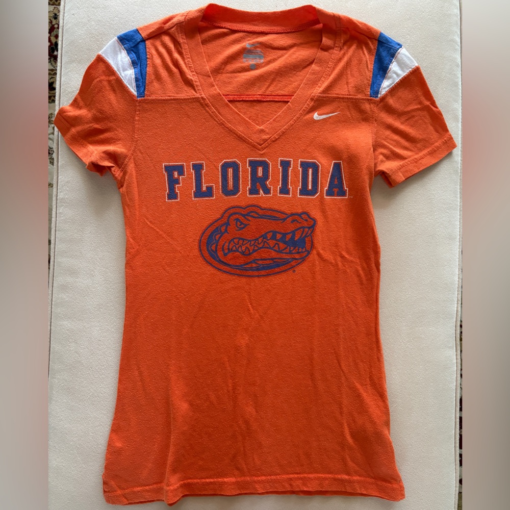 University of Florida UF Gators football short sleeved vneck Tshirt (M)